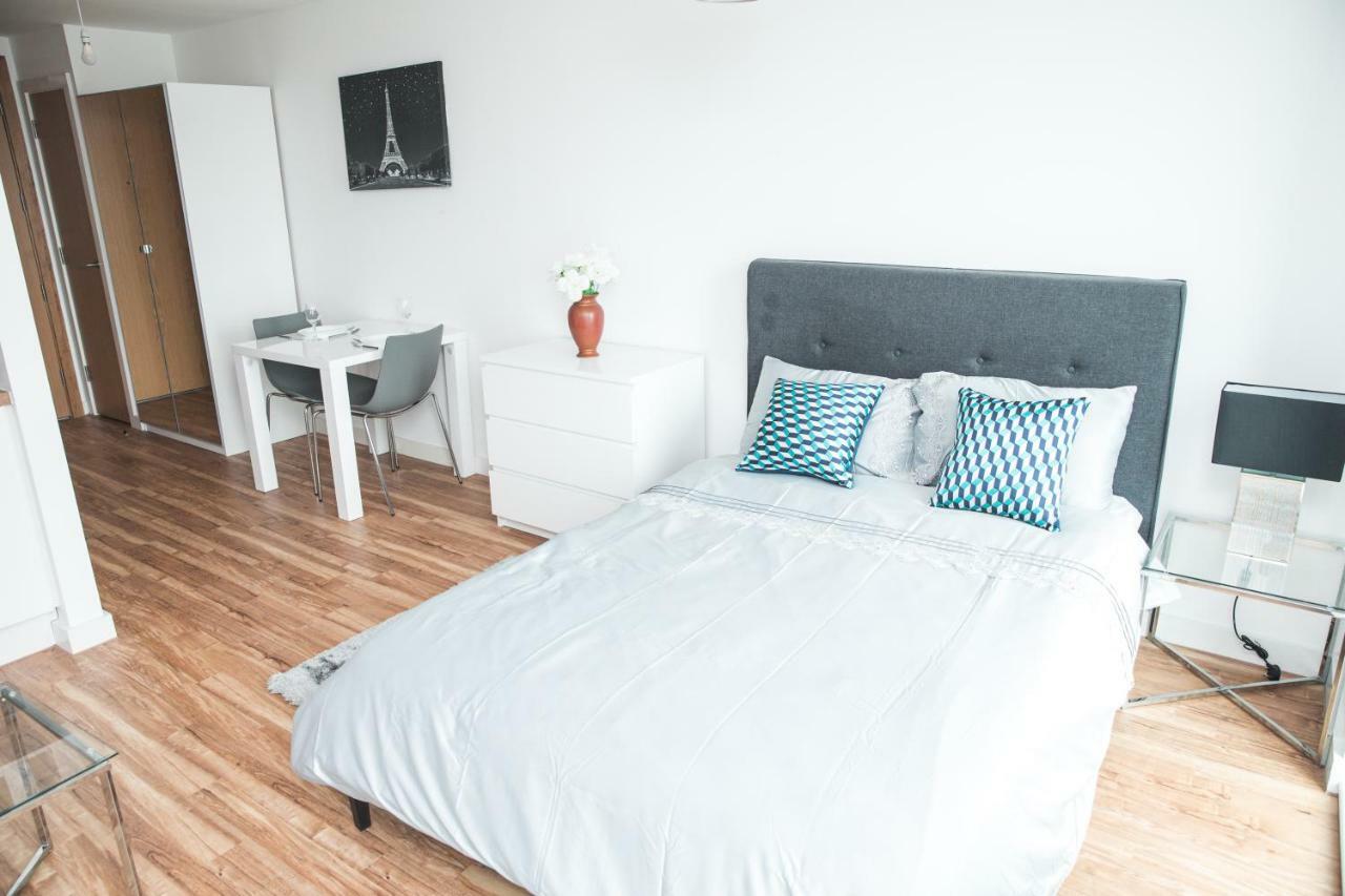 Studio Apartments Free Street Parking Subject To Availability Manchester Exterior photo