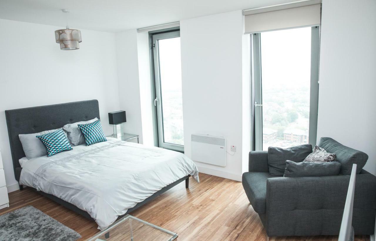 Studio Apartments Free Street Parking Subject To Availability Manchester Exterior photo