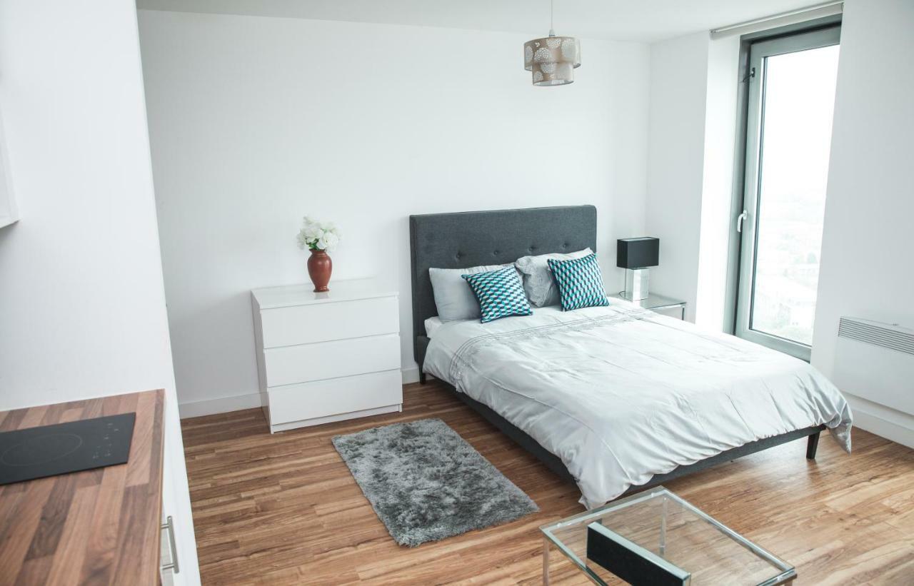 Studio Apartments Free Street Parking Subject To Availability Manchester Exterior photo