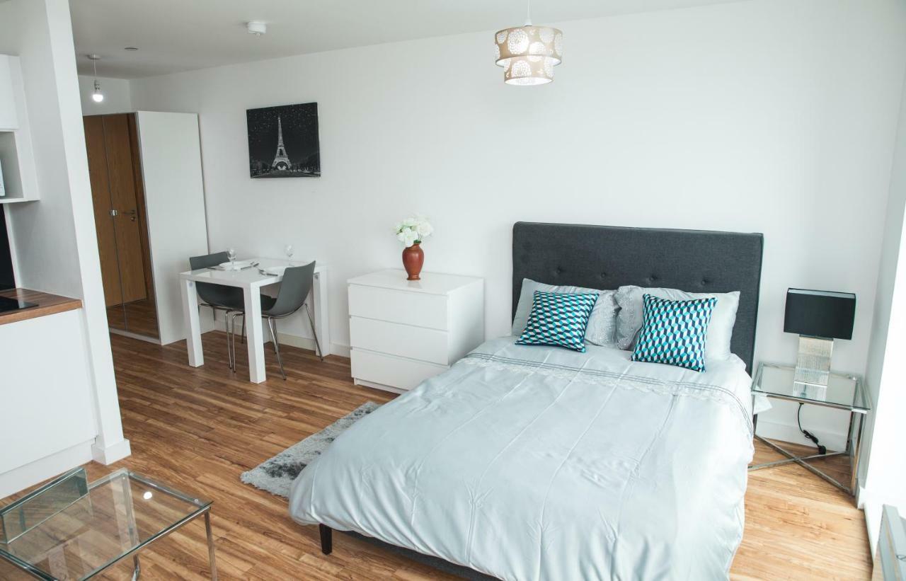 Studio Apartments Free Street Parking Subject To Availability Manchester Exterior photo