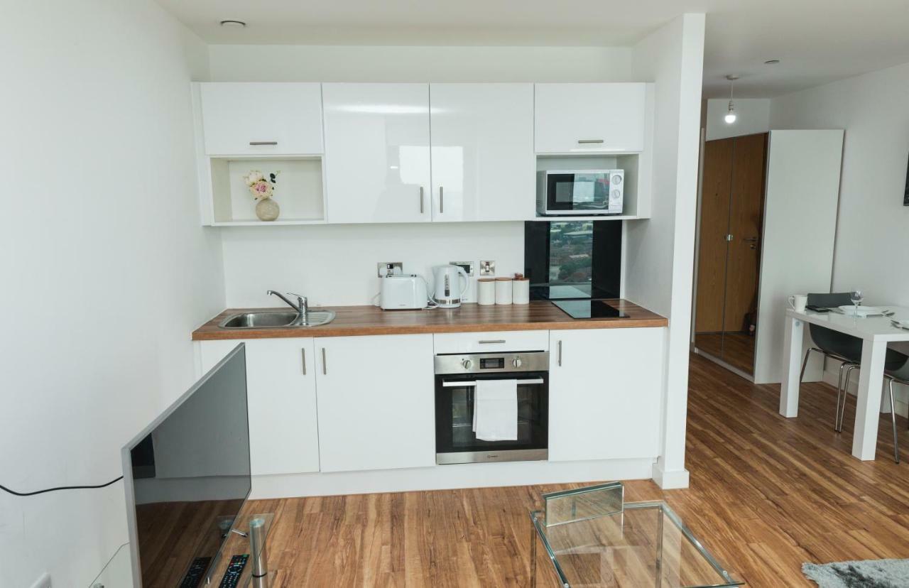 Studio Apartments Free Street Parking Subject To Availability Manchester Exterior photo