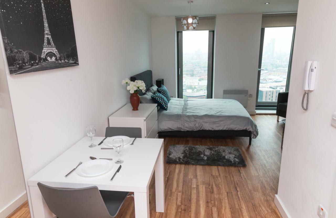 Studio Apartments Free Street Parking Subject To Availability Manchester Exterior photo