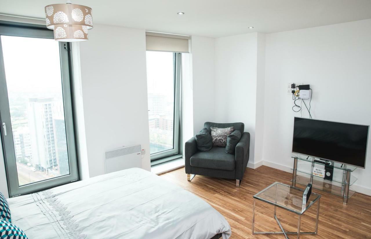 Studio Apartments Free Street Parking Subject To Availability Manchester Exterior photo