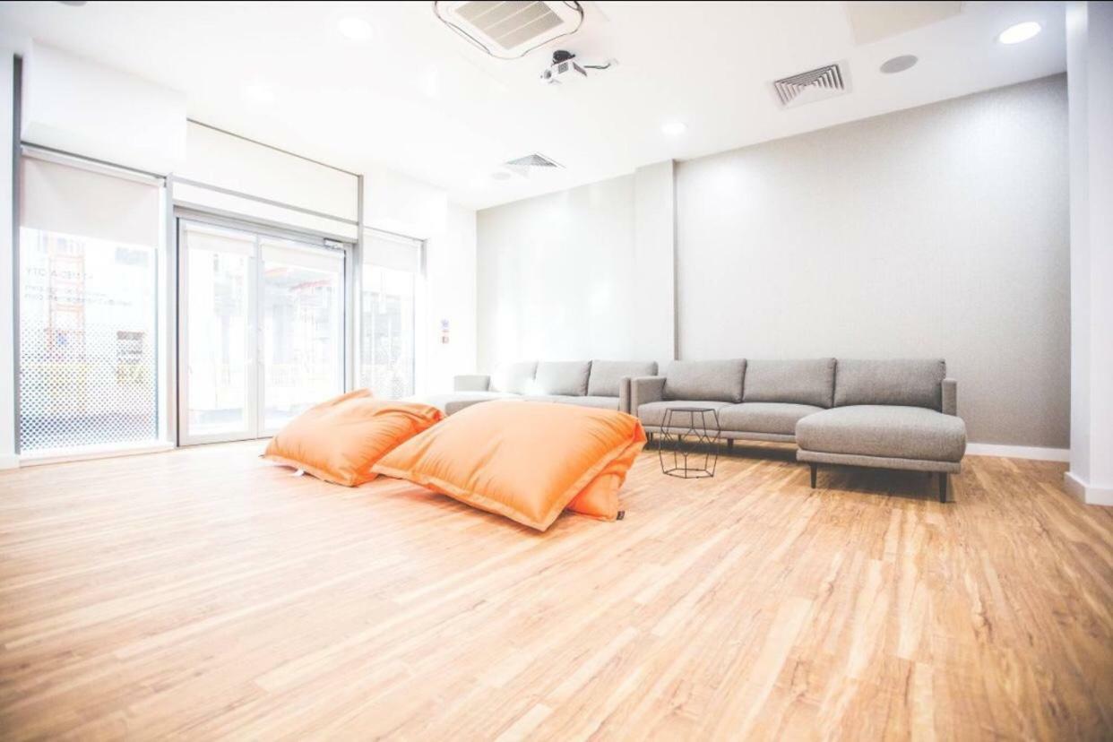 Studio Apartments Free Street Parking Subject To Availability Manchester Exterior photo